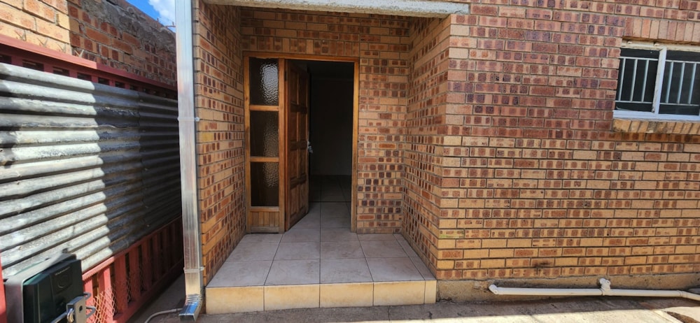 Bachelor apartment to rent in Kimberley - 1KJ1728528