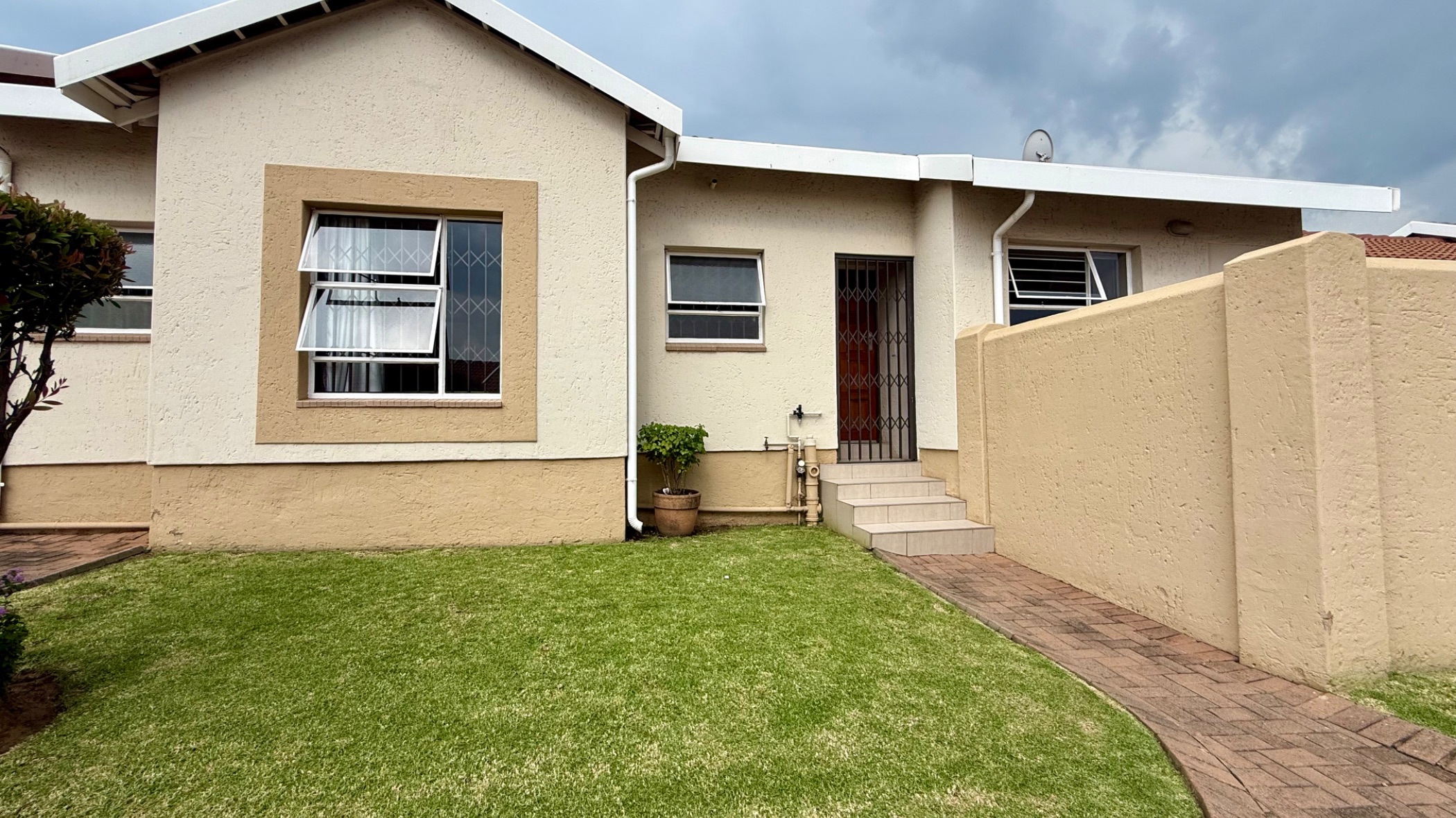 Townhouse for sale in Vanderbijlpark SE 3 - 1VT1728649