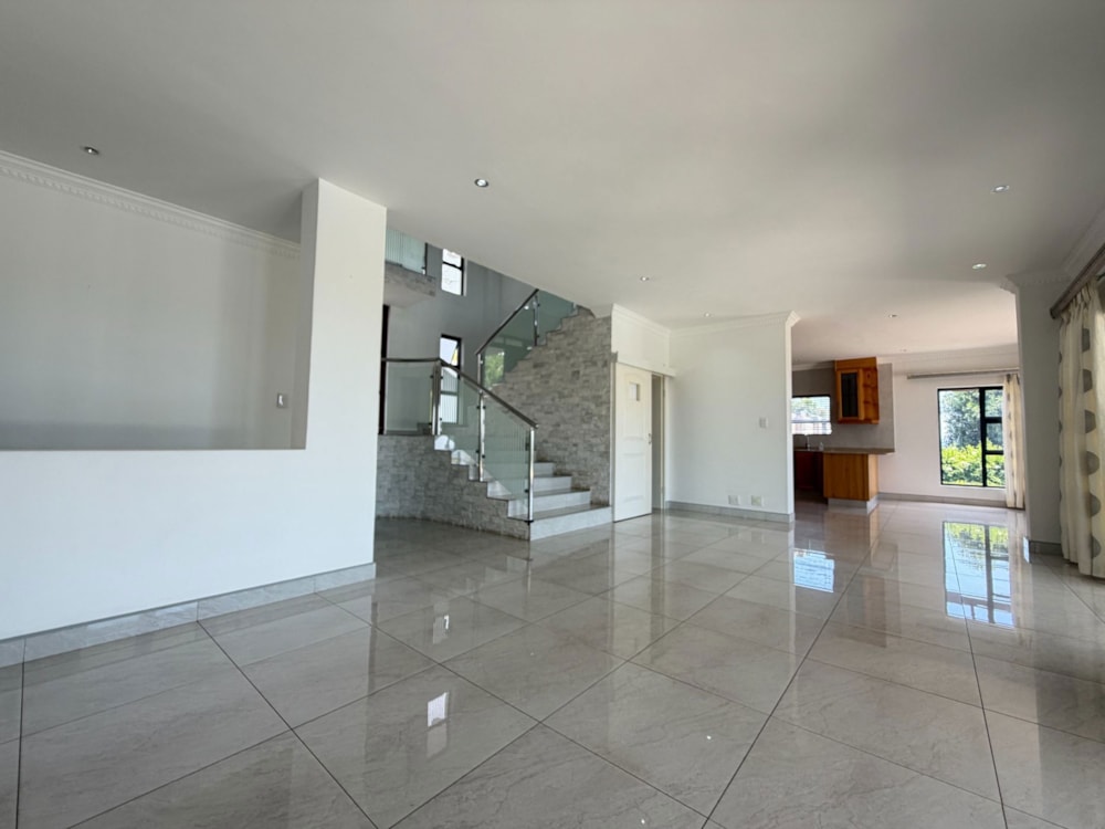 Security estate home to rent in Bisley - 1PM1728666