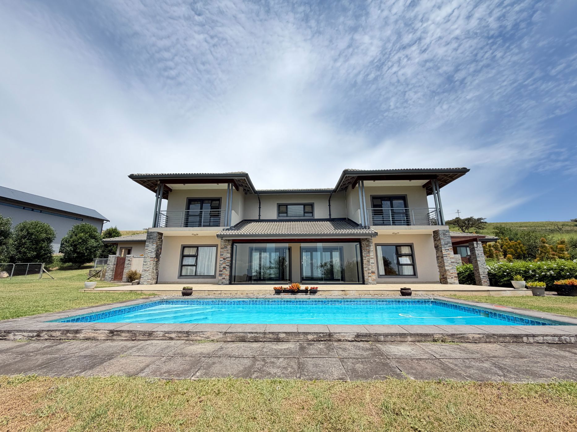 Security estate home to rent in Bisley - 1PM1728666