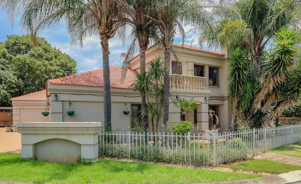 Double-storey house for sale in Westlake, Hartbeespoort - 1HR1727217 Double-storey house for sale in Westlake, Hartbeespoort - 1HR1727217