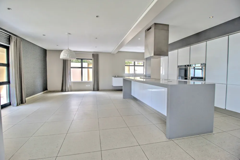 Security estate home let in Plattekloof - 1PLA1726609 Security estate home let in Plattekloof - 1PLA1726609