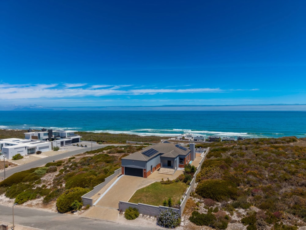 House for sale in Yzerfontein - LA1727569 House for sale in Yzerfontein - LA1727569