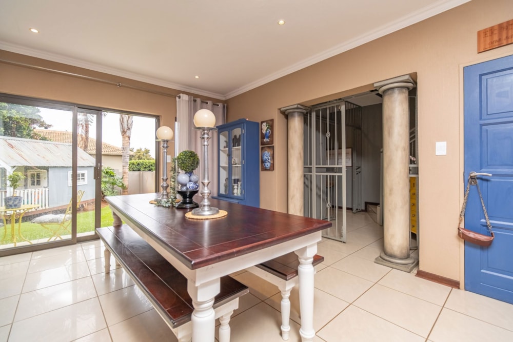 Double-storey house for sale in Noordheuwel - 1KR1725617 Double-storey house for sale in Noordheuwel - 1KR1725617