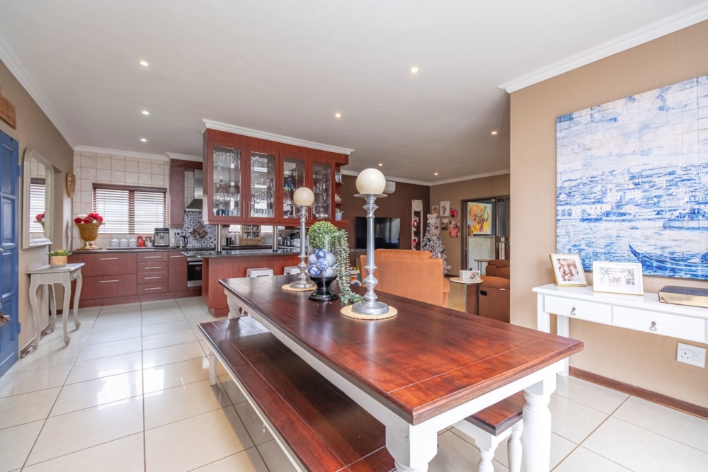 Double-storey house for sale in Noordheuwel - 1KR1725617 Double-storey house for sale in Noordheuwel - 1KR1725617