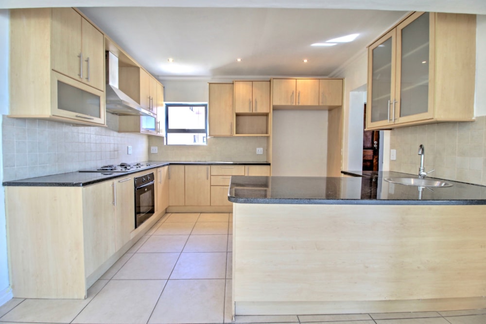 Security complex home to rent in Plattekloof - 1PLA1714399