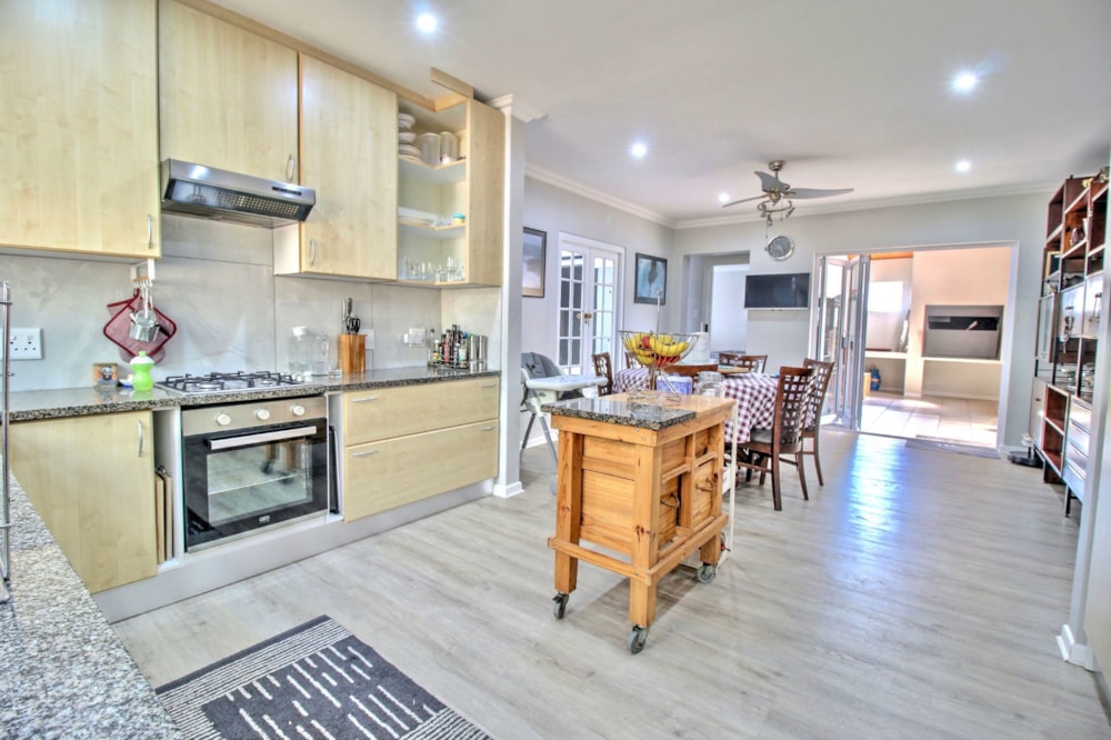 House for sale in Bothasig - 1PLA1727442