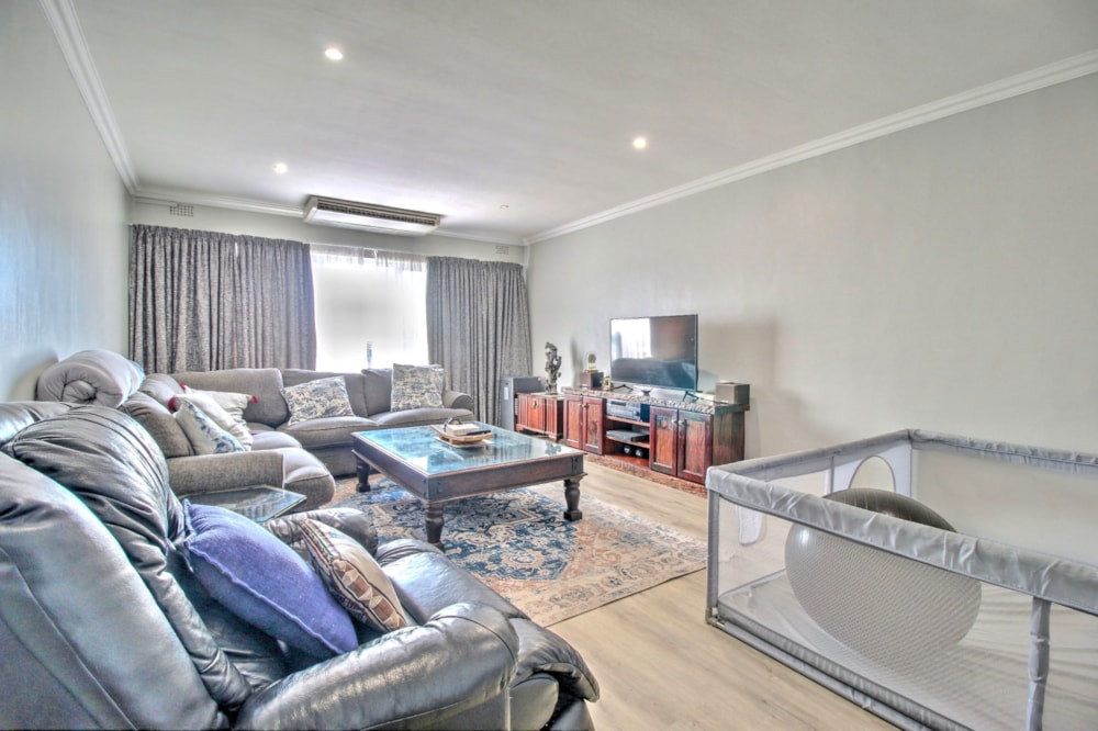 House for sale in Bothasig - 1PLA1727442