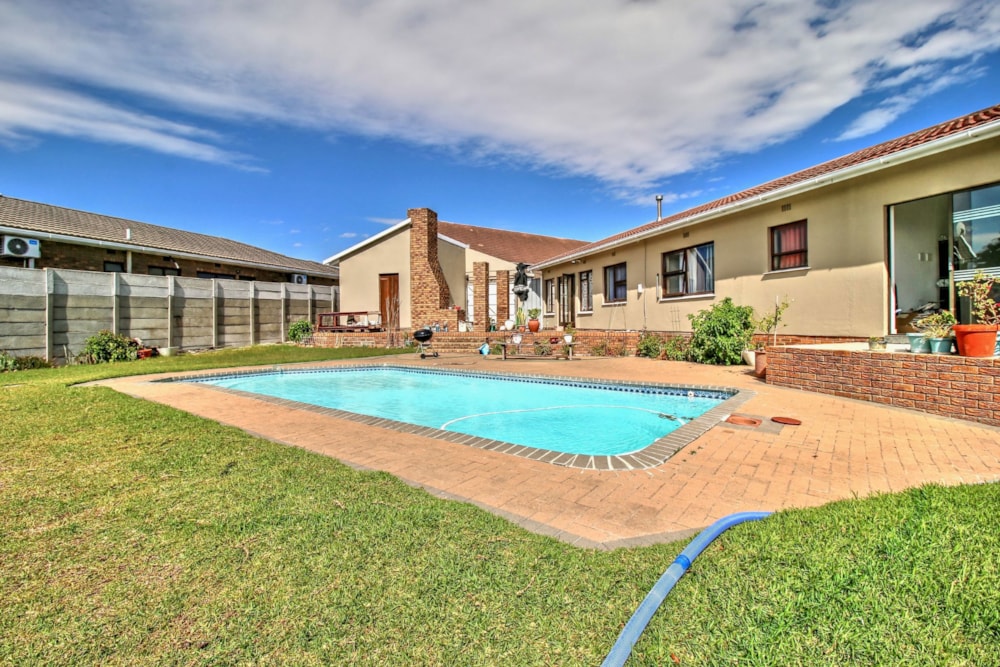 House for sale in Bothasig - 1PLA1726813