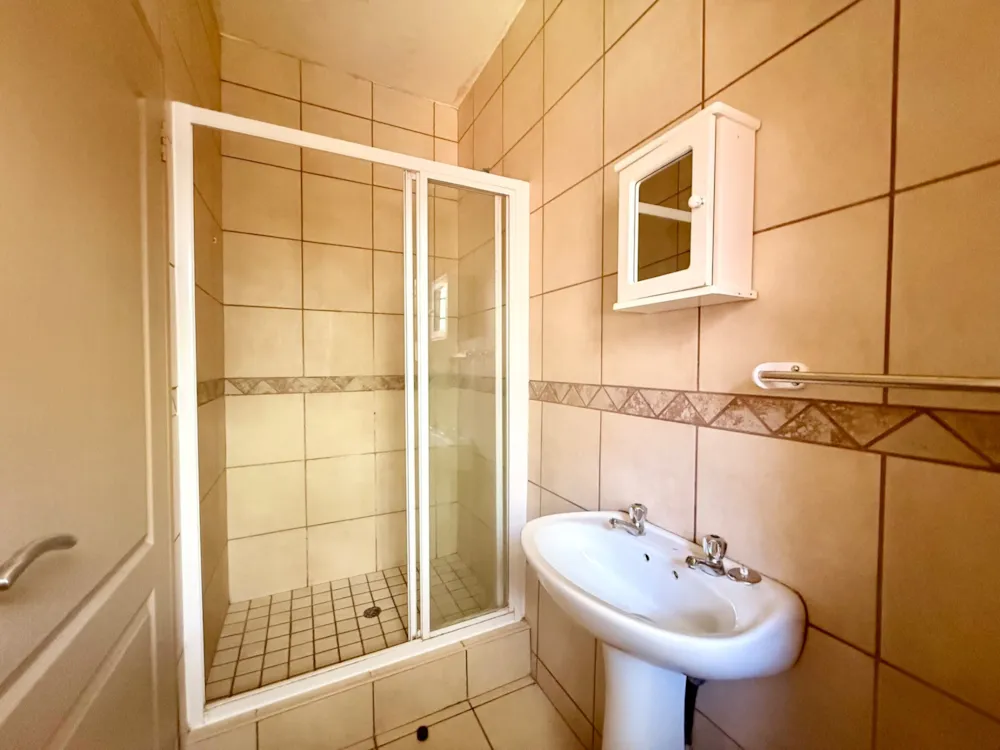 Bachelor apartment for sale in Vredenhof SH - 1BX1728715 Bachelor apartment for sale in Vredenhof SH - 1BX1728715