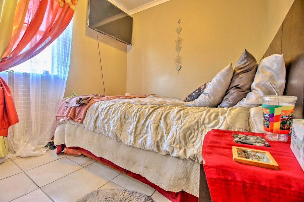 Apartment for sale in Bothasig - 1PLA1728143