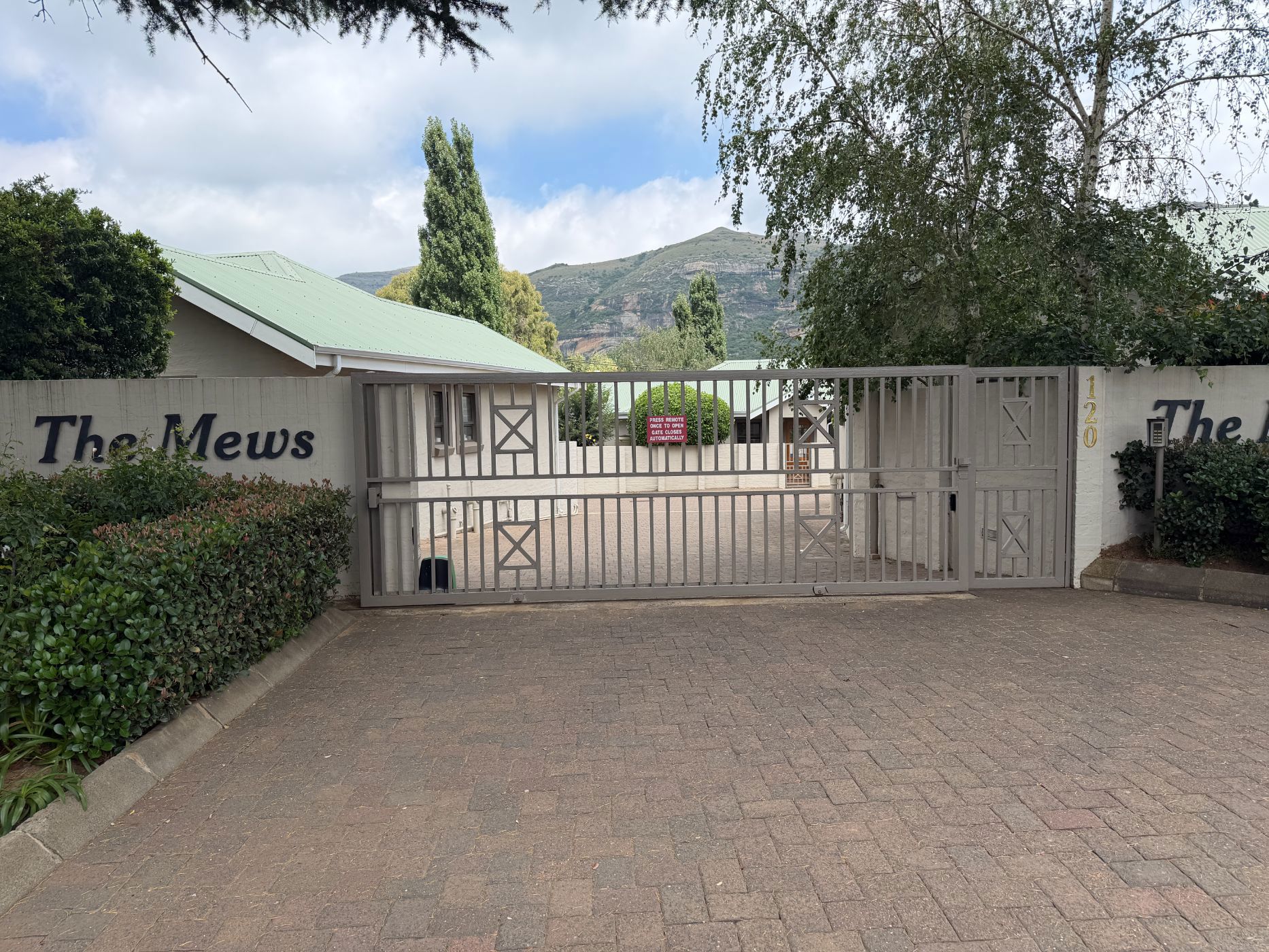 Townhouse for sale in Clarens - 1CS1726021