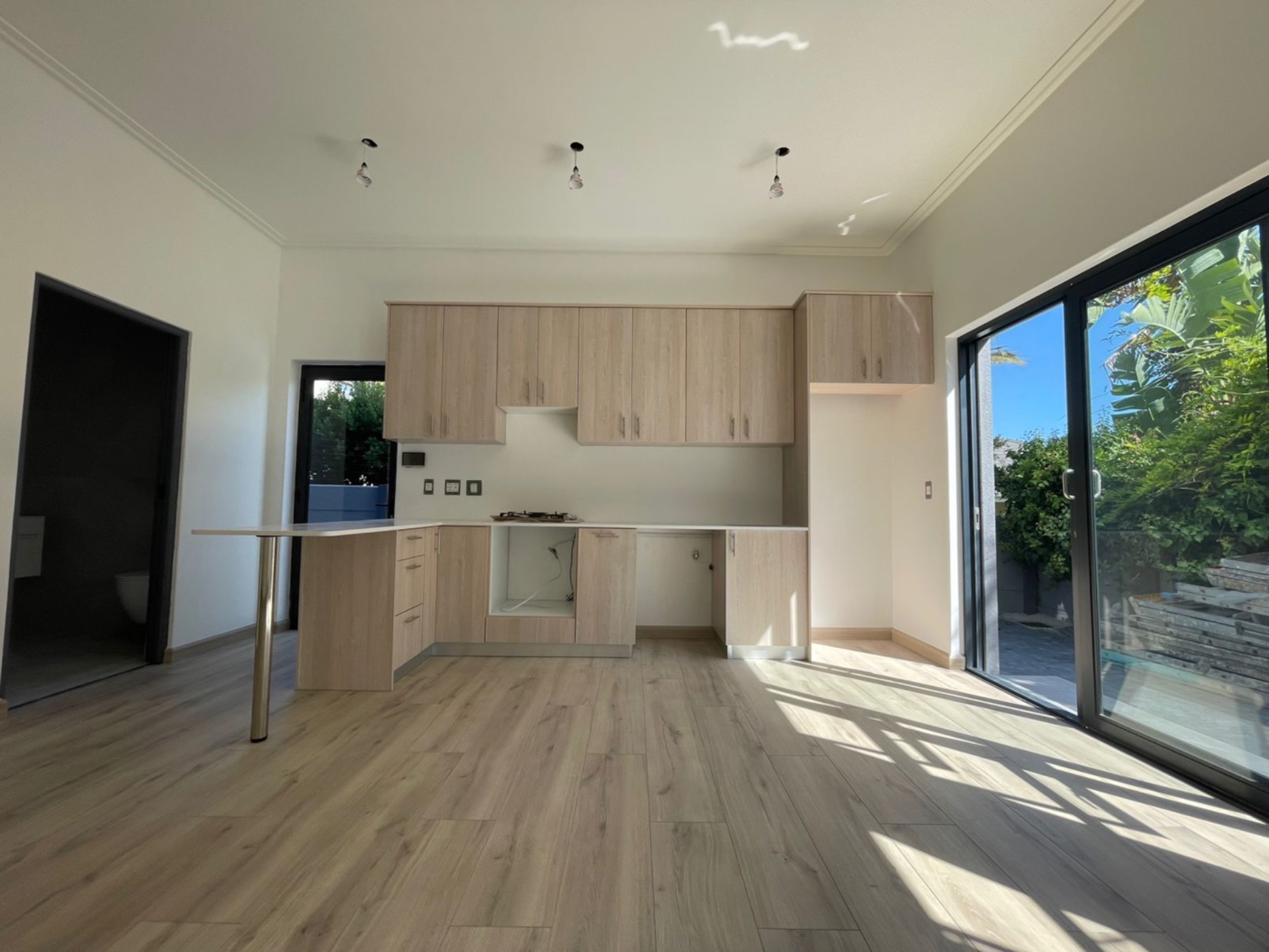 Bachelor apartment to rent in Welgelegen, Parow - 1PLA1728230