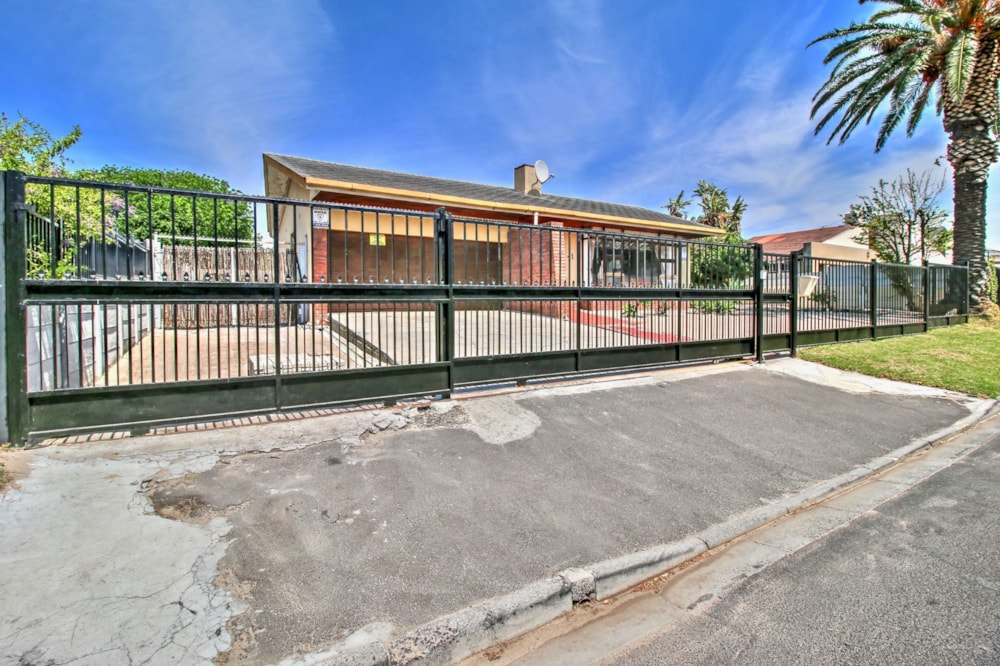 House for sale in Panorama, Parow - 1PLA1726133