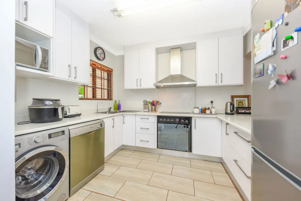 Garden apartment sold in Atholl - HP1727822