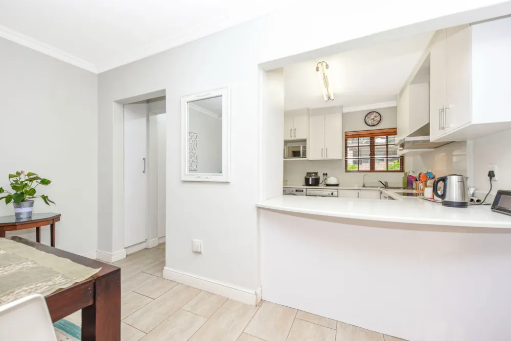 Garden apartment sold in Atholl - HP1727822