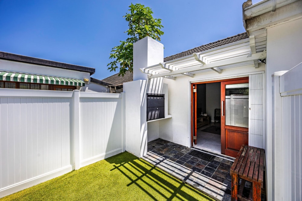 Townhouse for sale in Beacon Bay - 1EZ1726476