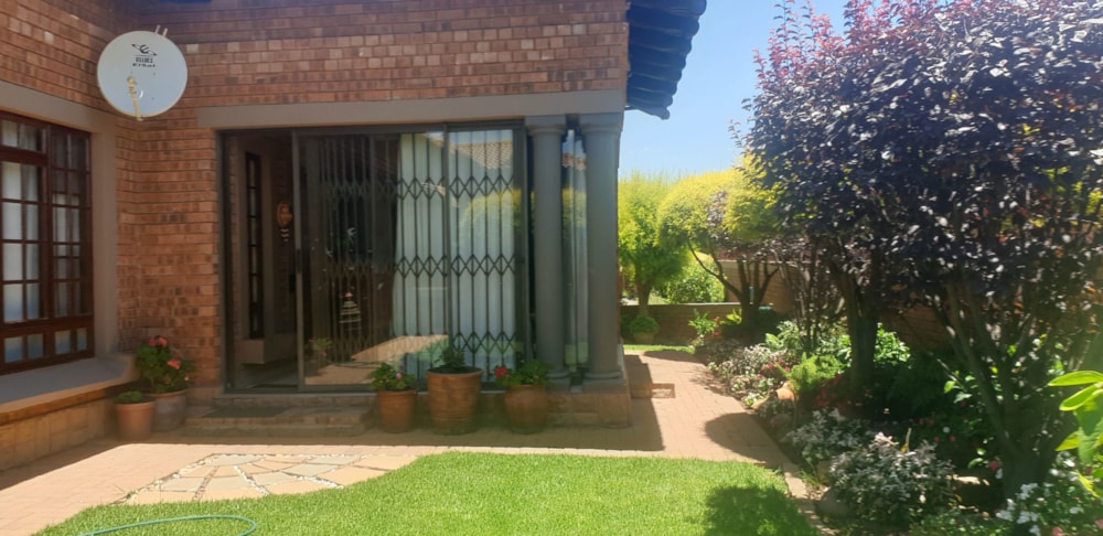 Townhouse for sale in Dan Pienaar - 1BX1728680