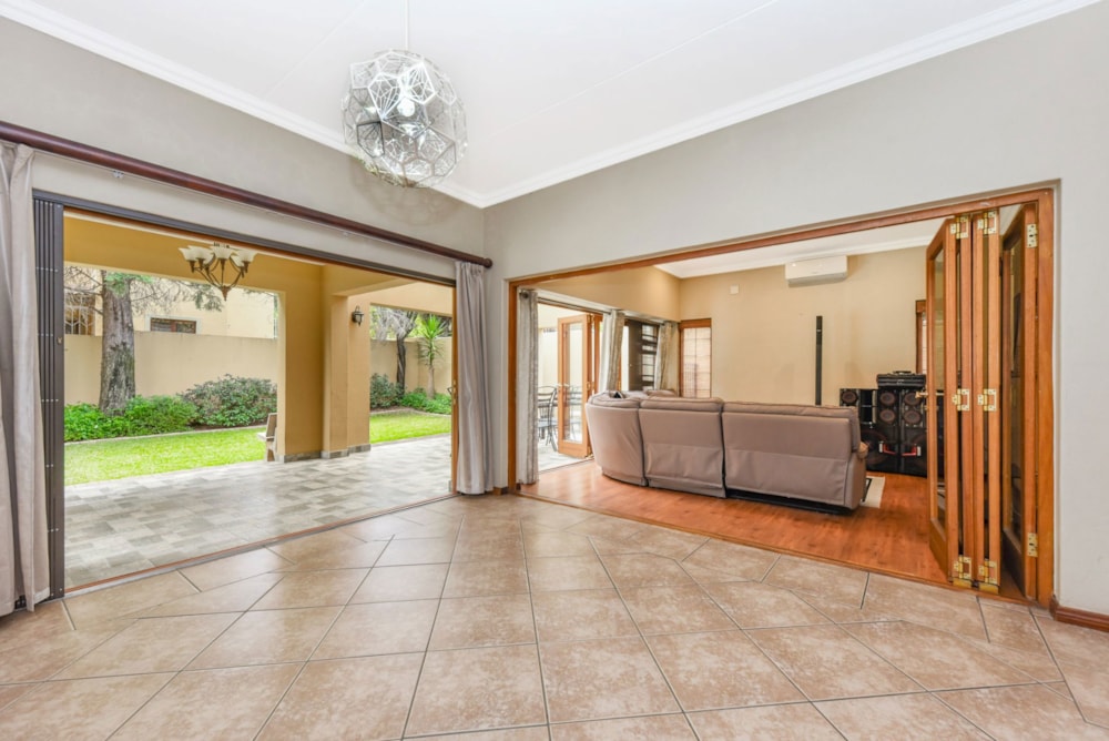 Security estate home for sale in Fourways Area - FW1726109