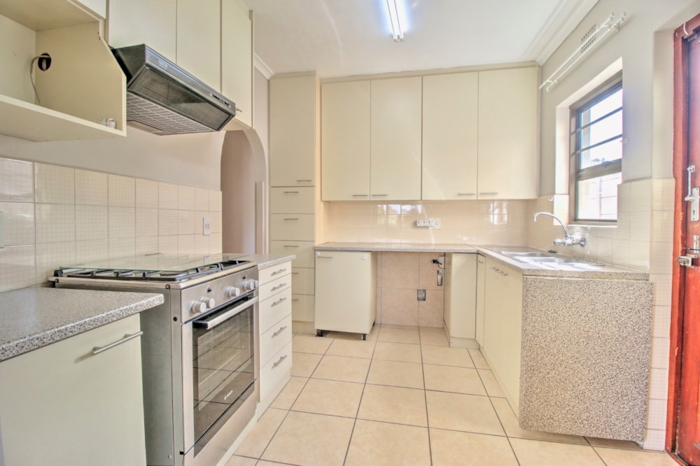 House to rent in Bothasig - 1PLA1727813