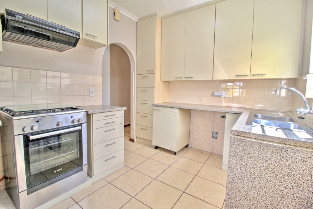 House to rent in Bothasig - 1PLA1727813