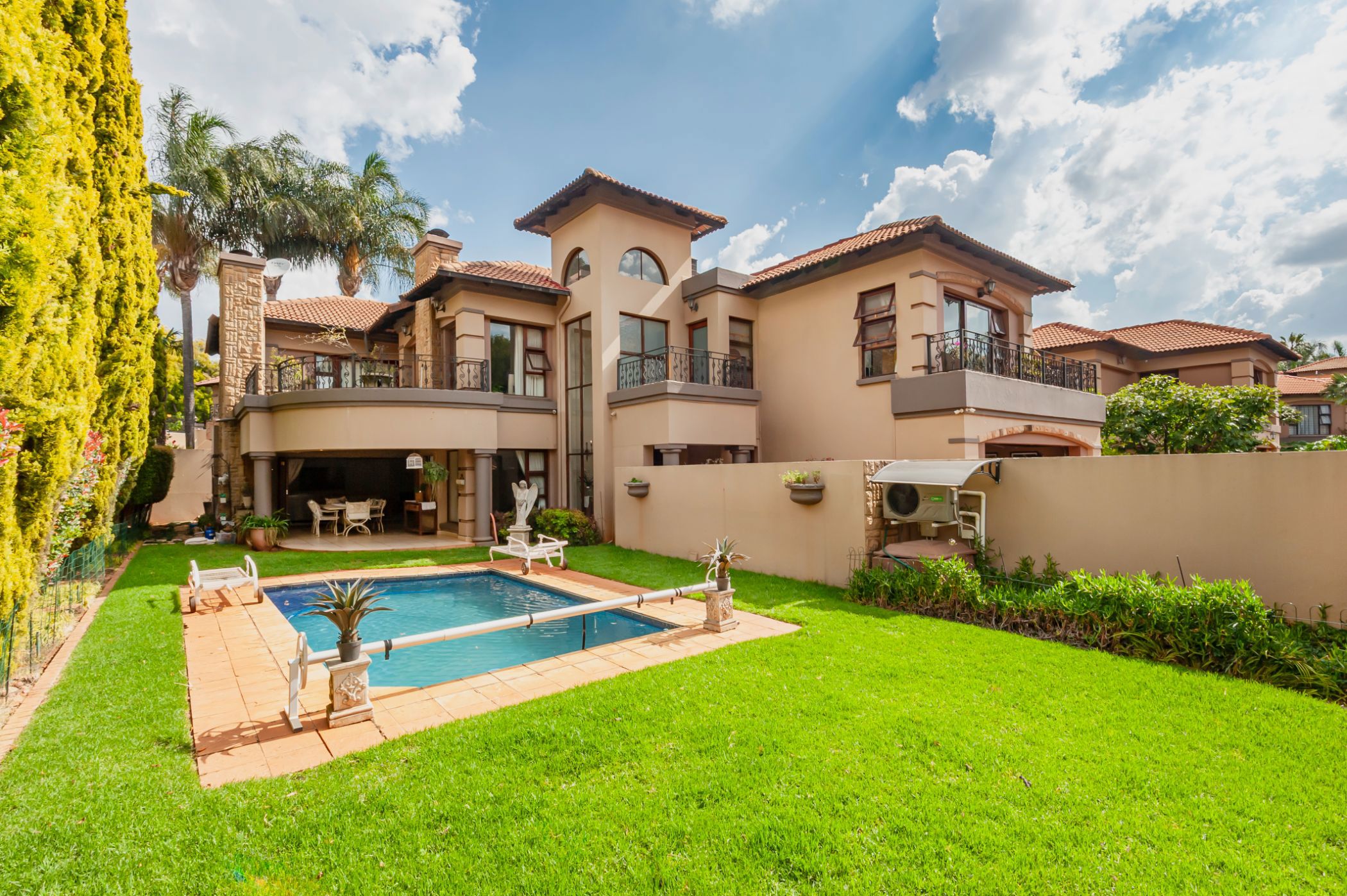 Double-storey cluster to rent in Bedfordview - BWL1727388