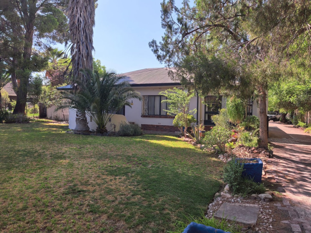 Single-storey house for sale in Hospital Hill, Beaufort West - 1KK1727088