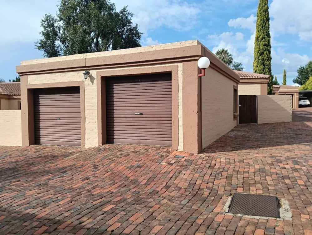 Townhouse to rent in Langenhovenpark - 1BX1723225