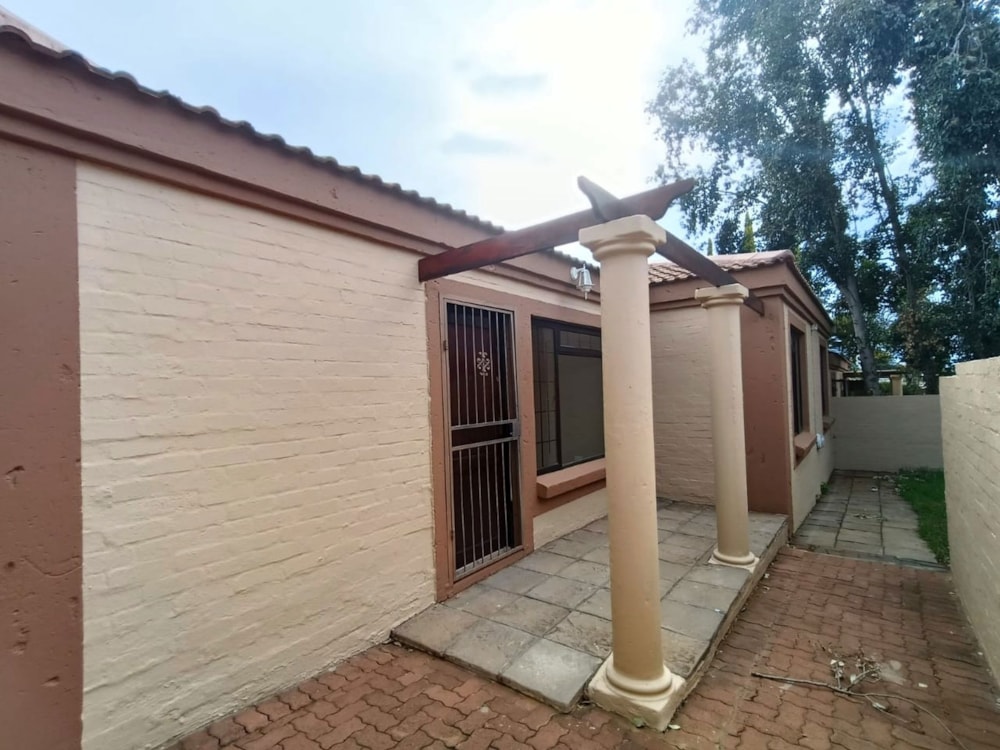 Townhouse to rent in Langenhovenpark - 1BX1723225