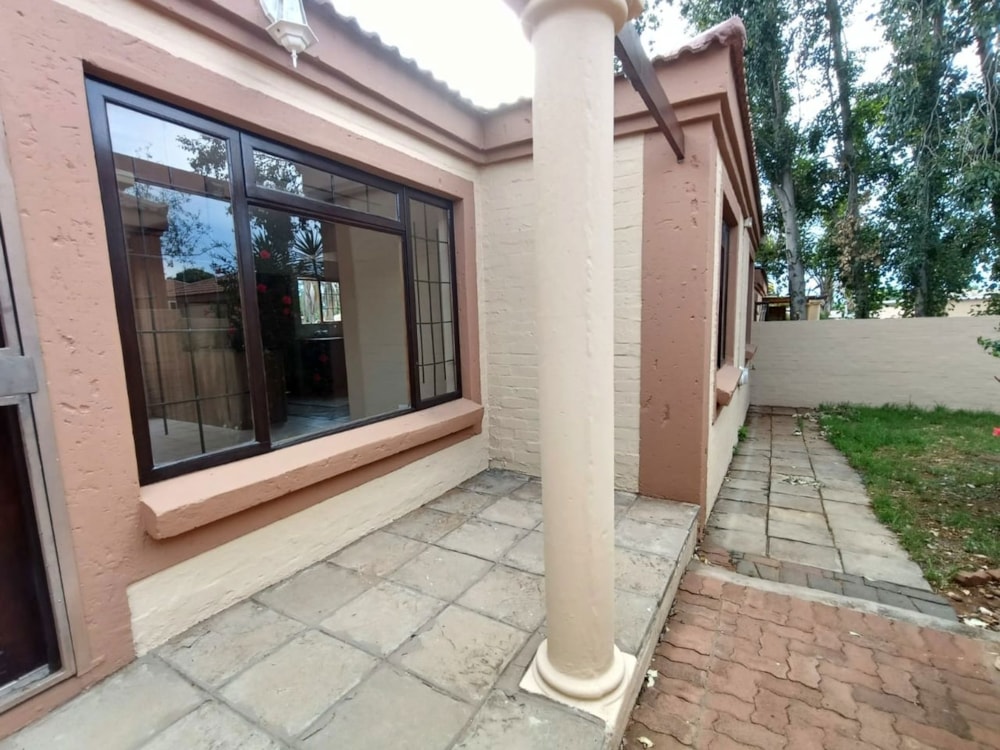 Townhouse to rent in Langenhovenpark - 1BX1723225