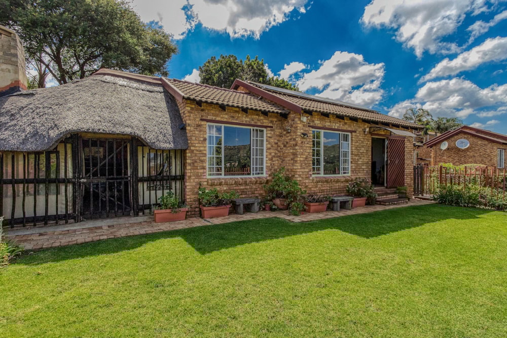 Townhouse for sale in Wilgeheuwel - RAN1729015 Townhouse for sale in Wilgeheuwel - RAN1729015