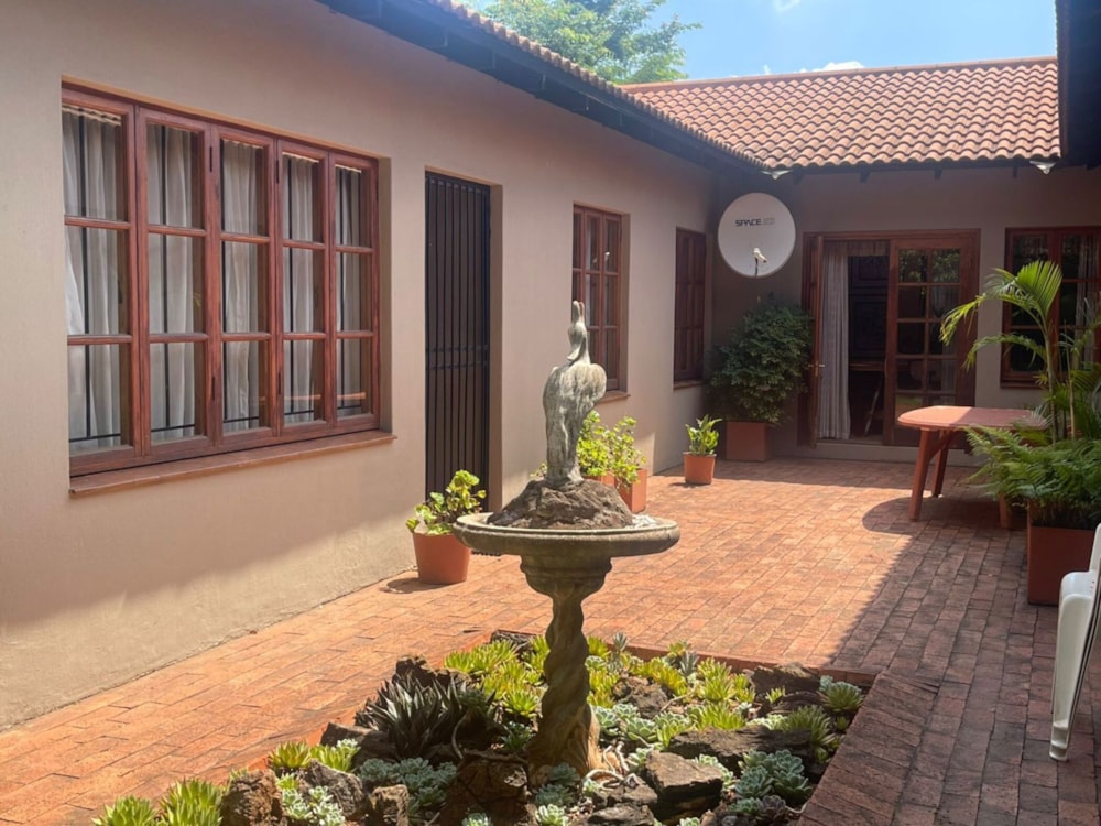 Townhouse for sale in Brooklyn, Pretoria East - PT1729563 Townhouse for sale in Brooklyn, Pretoria East - PT1729563