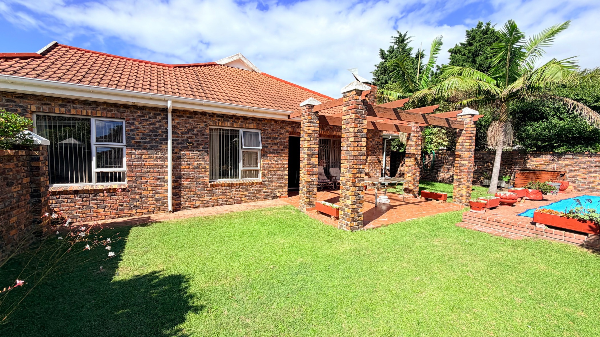 Security complex home for sale in Kleinmond - KN1731943