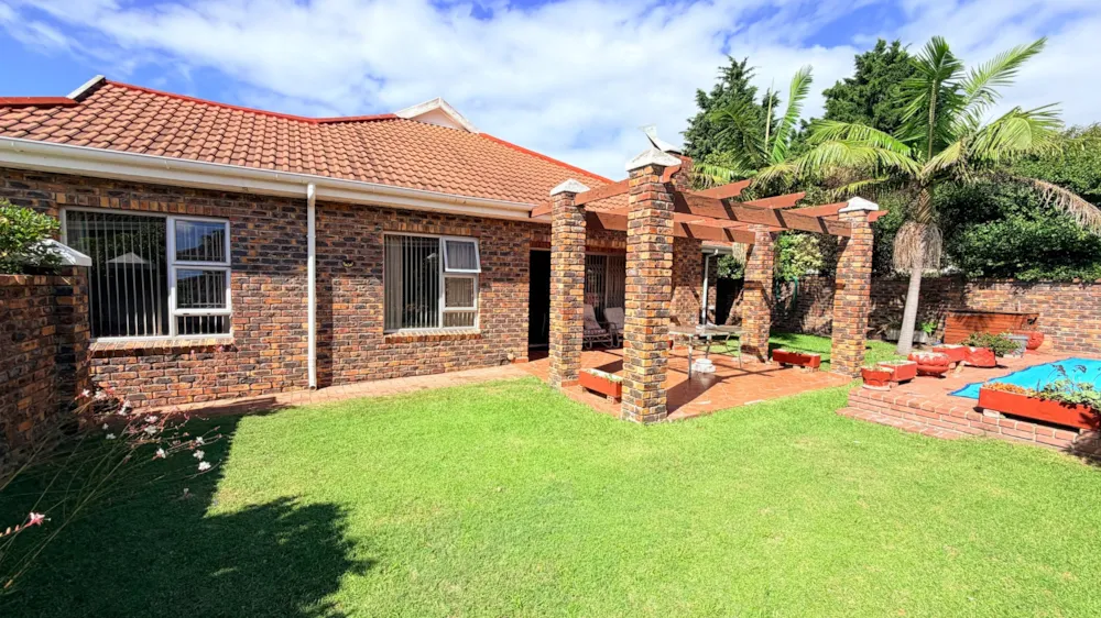 Security complex home sold in Kleinmond - KN1731943