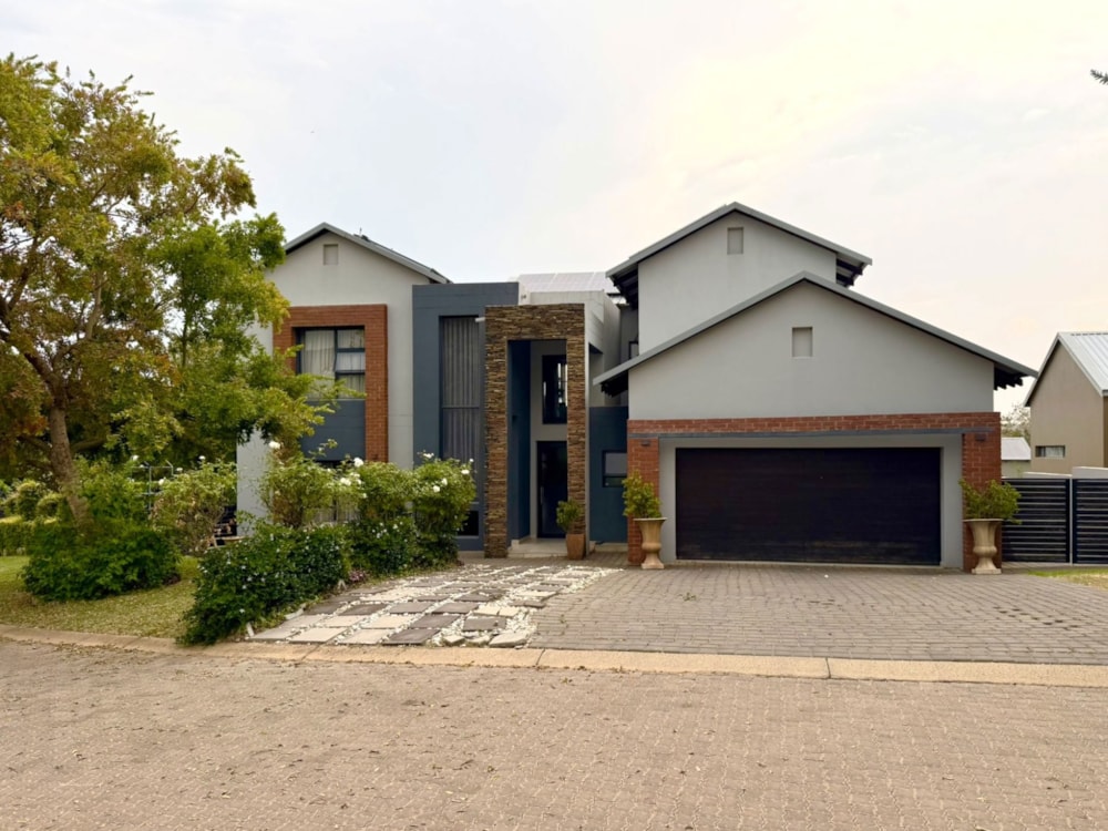 House for sale in Copperleaf - 1CU1728868 House for sale in Copperleaf - 1CU1728868