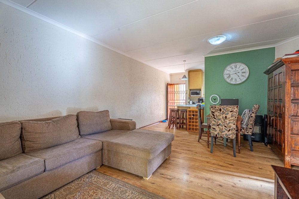 Apartment for sale in Sunninghill Gardens - FW1730662 Apartment for sale in Sunninghill Gardens - FW1730662