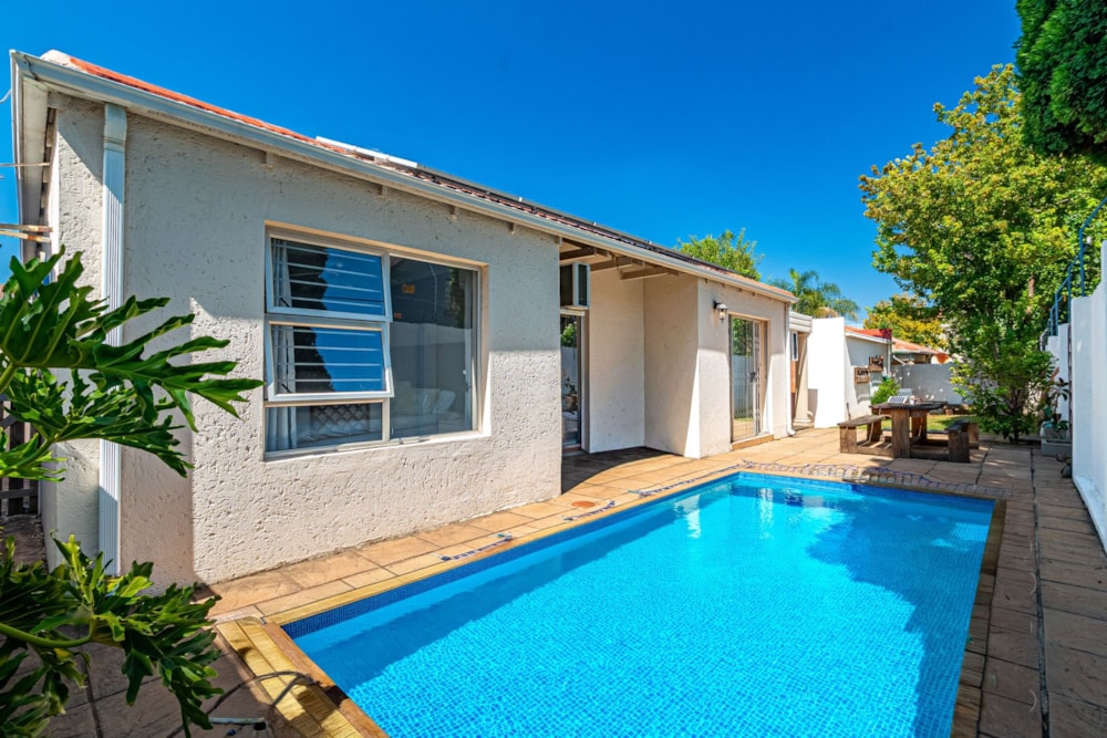 Townhouse for sale in Sunninghill - FW1729541