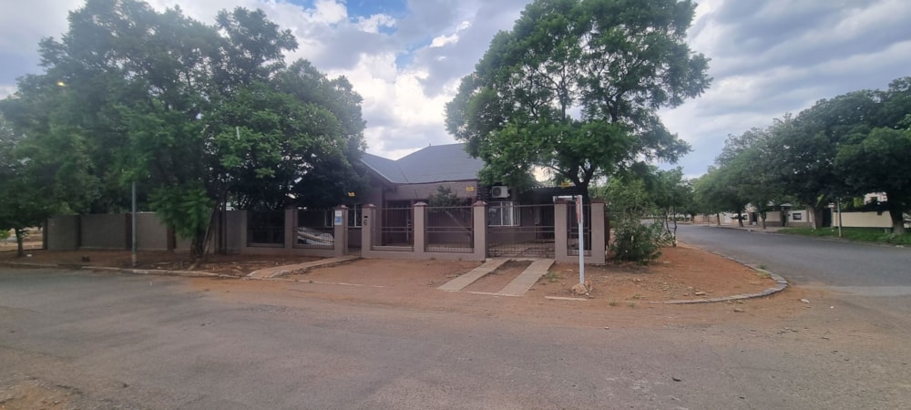 House for sale in Belgravia, Kimberley - 1KJ1729850 House for sale in Belgravia, Kimberley - 1KJ1729850