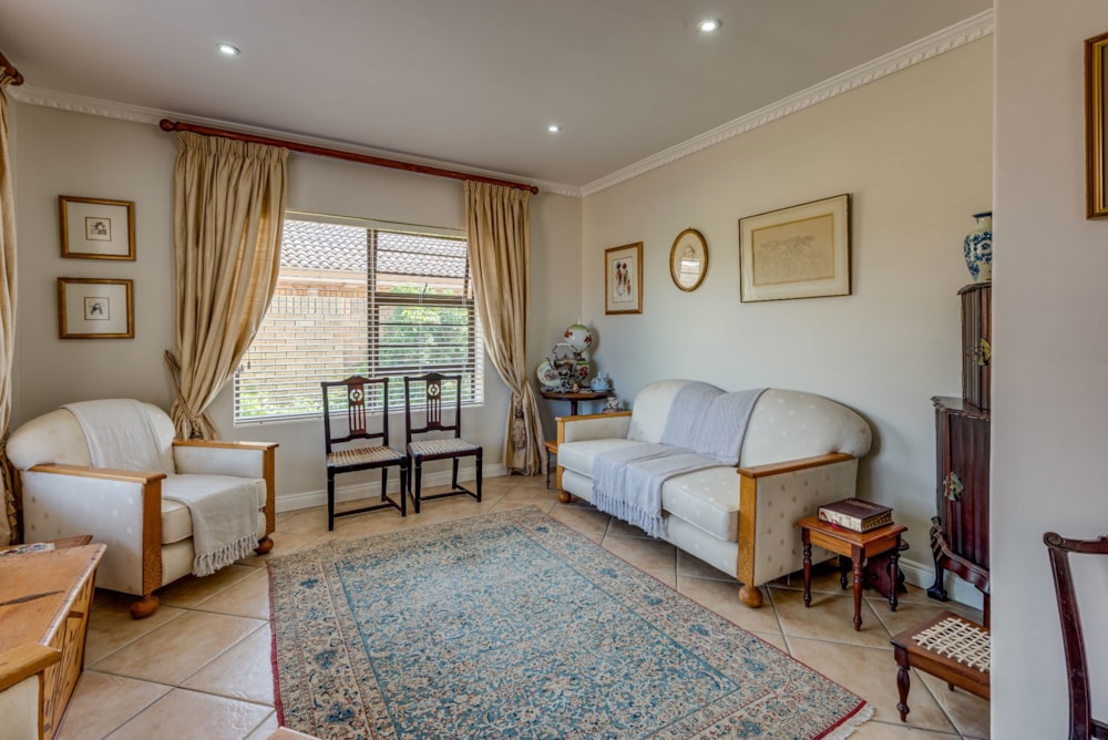 Security complex home for sale in Summerstrand - 1PLZ1729291 Security complex home for sale in Summerstrand - 1PLZ1729291