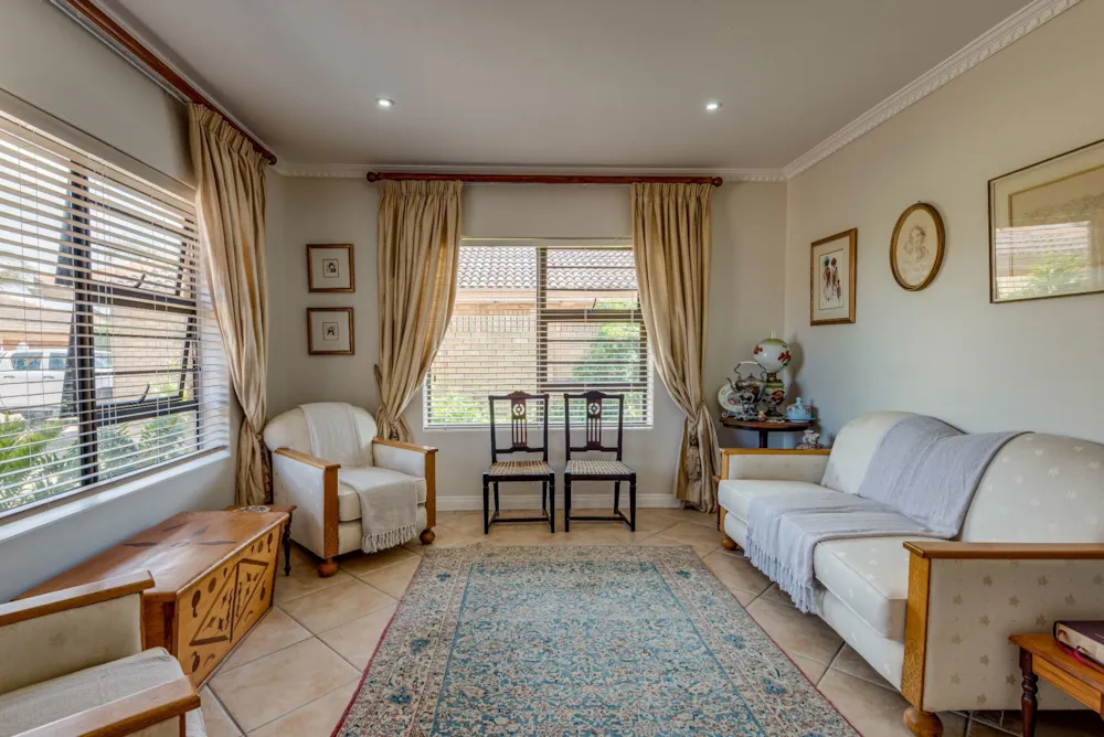 Security complex home sold in Summerstrand - 1PLZ1729291