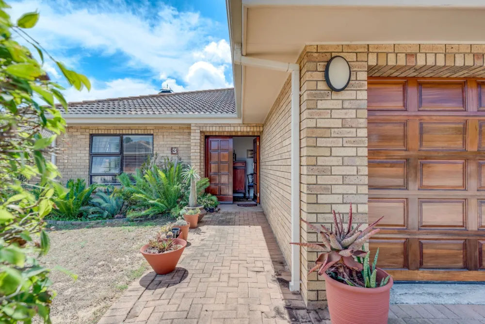 Security complex home sold in Summerstrand - 1PLZ1729291