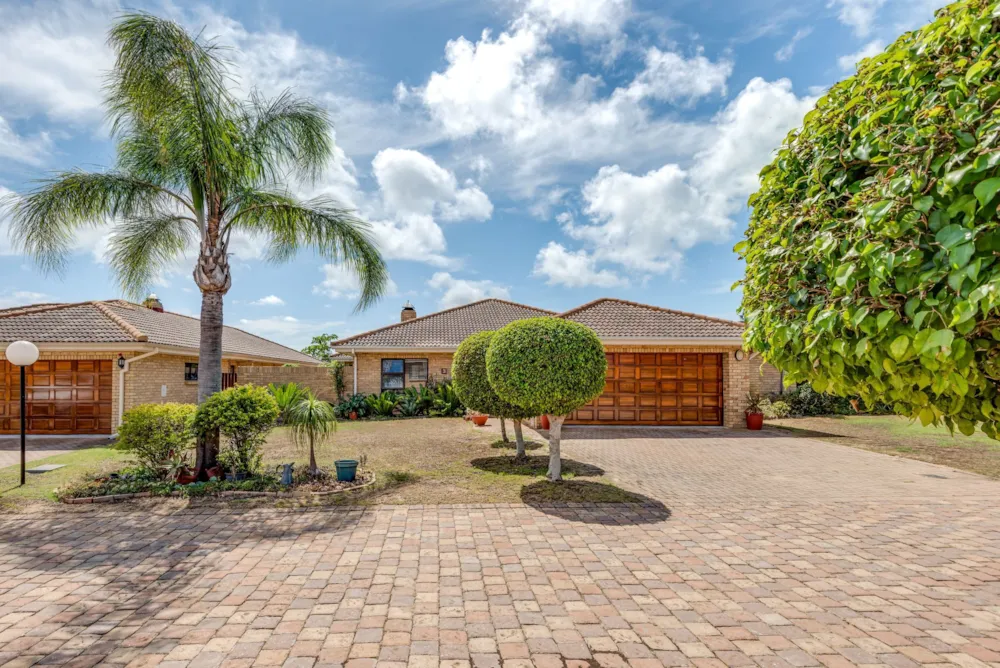 Security complex home sold in Summerstrand - 1PLZ1729291