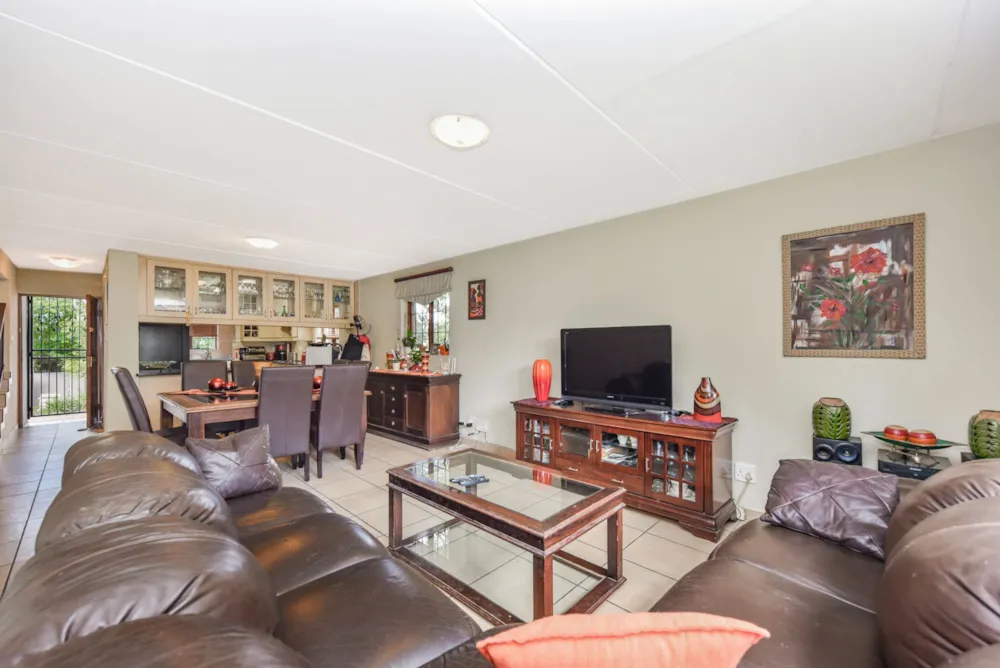 Cluster sold in North Riding - FW1729382
