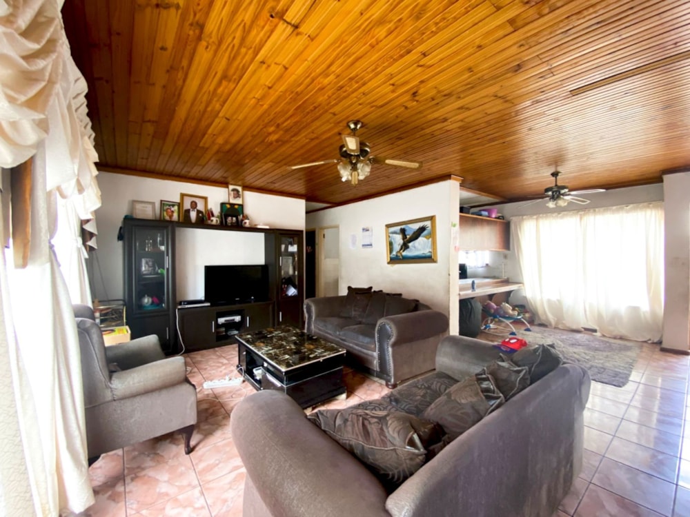 Townhouse for sale in Uitsig, Bloemfontein - 1BX1730824 Townhouse for sale in Uitsig, Bloemfontein - 1BX1730824