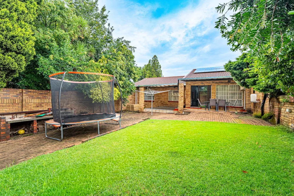 Townhouse for sale in Buccleuch - HP1730376