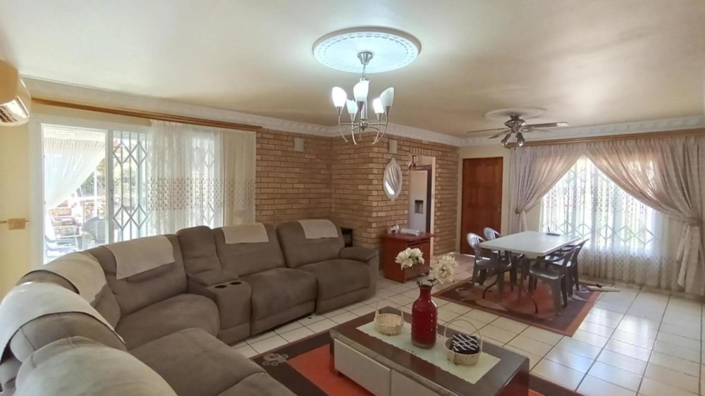 Apartment for sale in Amanzimtoti - 1WB1695049