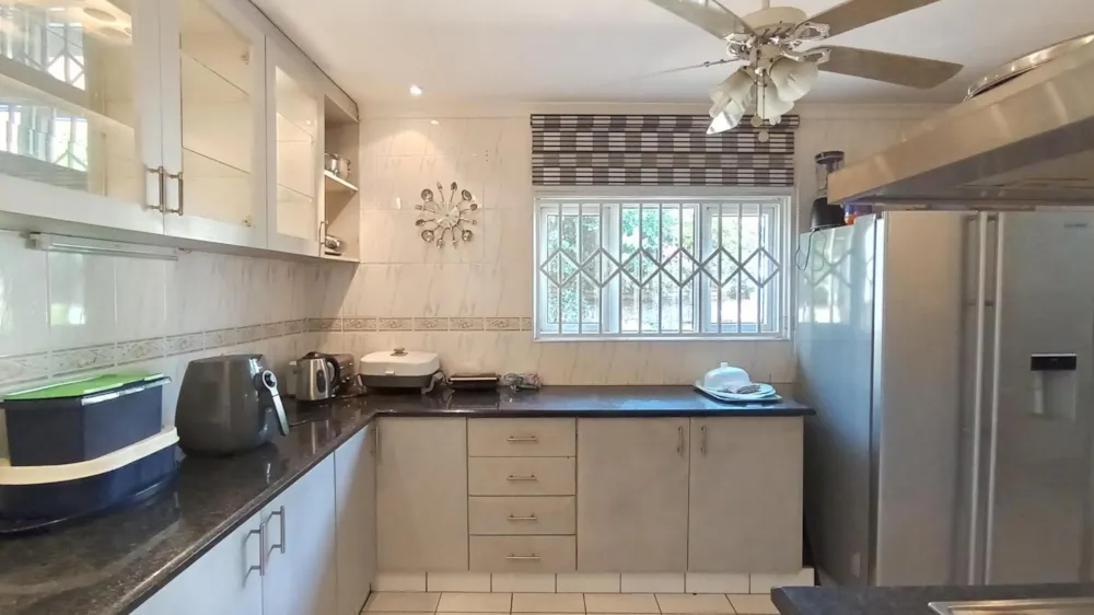 Apartment for sale in Amanzimtoti - 1WB1695049 Apartment for sale in Amanzimtoti - 1WB1695049