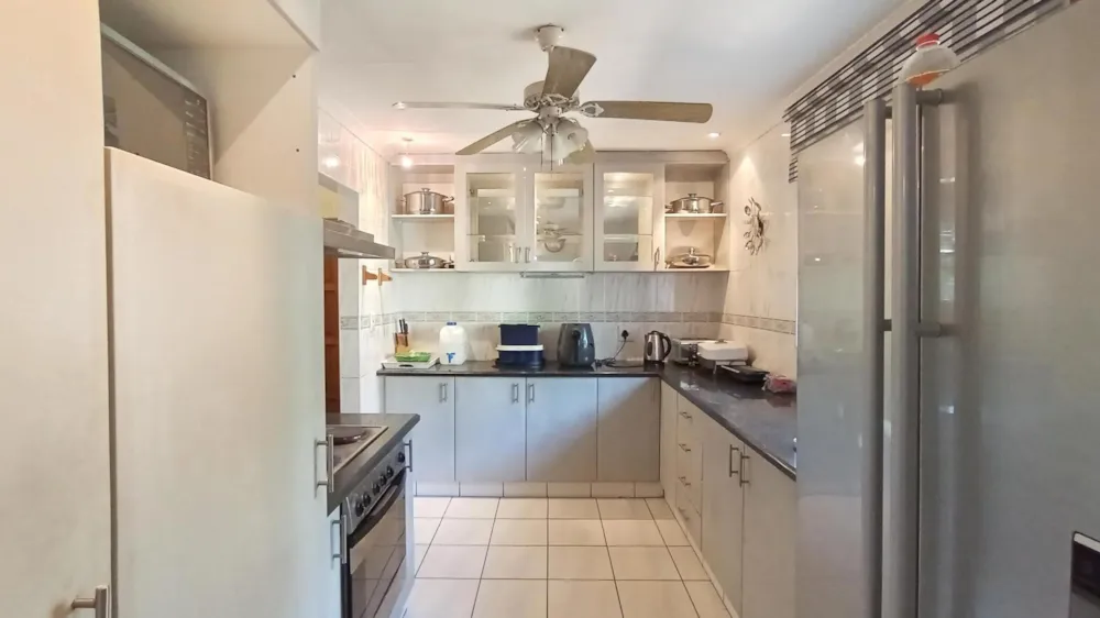 Apartment for sale in Amanzimtoti - 1WB1695049 Apartment for sale in Amanzimtoti - 1WB1695049