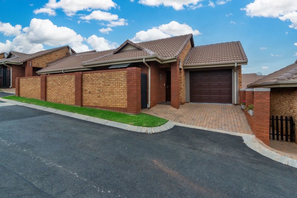 Single-storey retirement home for sale in Featherbrooke Hills Retirement Village - 1KR1731529 Single-storey retirement home for sale in Featherbrooke Hills Retirement Village - 1KR1731529