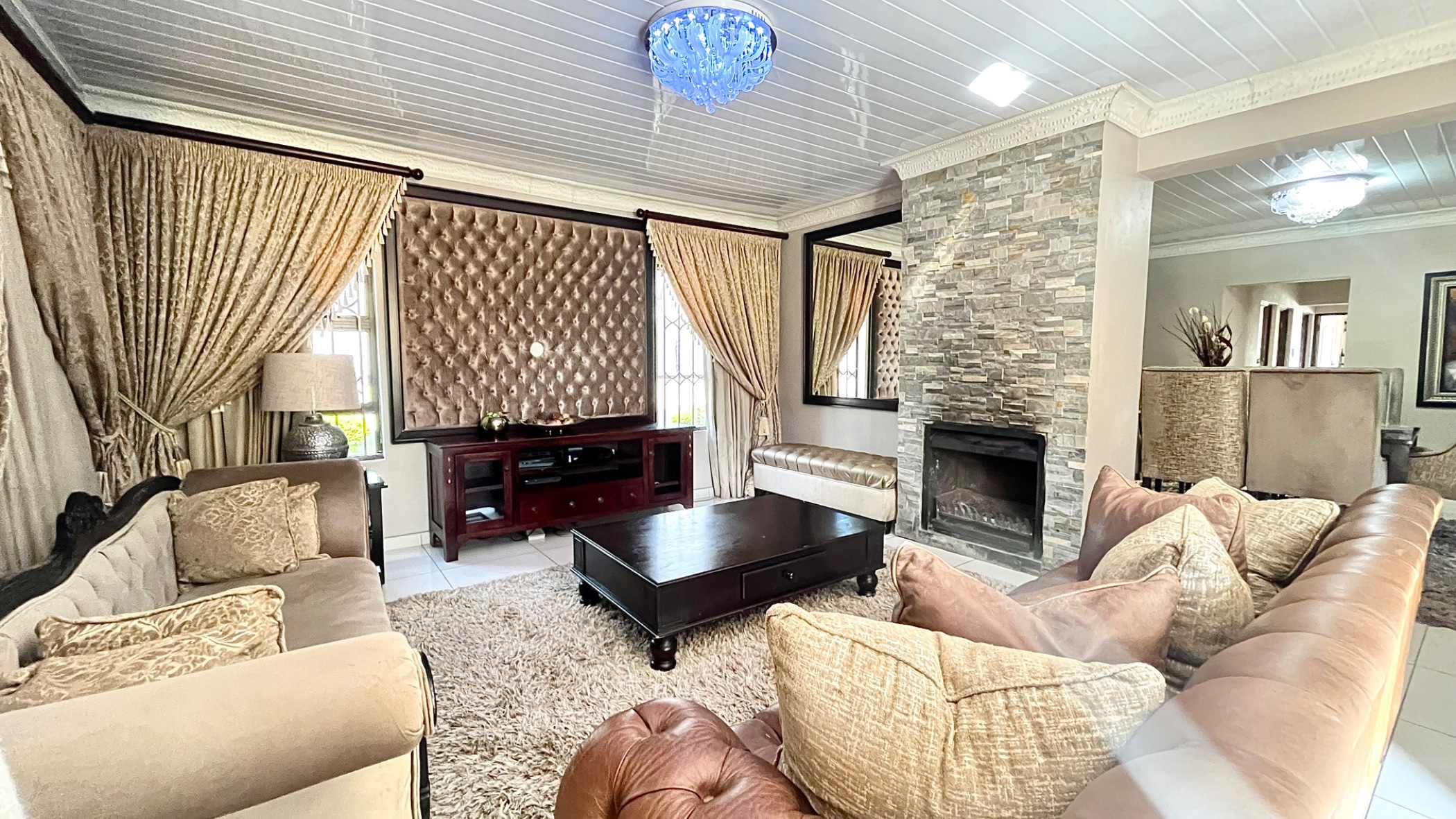 Double-storey house for sale in Bendor - 1PS1731071